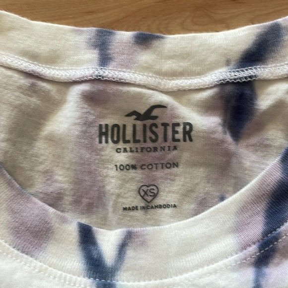 NWOT hollister cropped tee - Picture 3 of 4